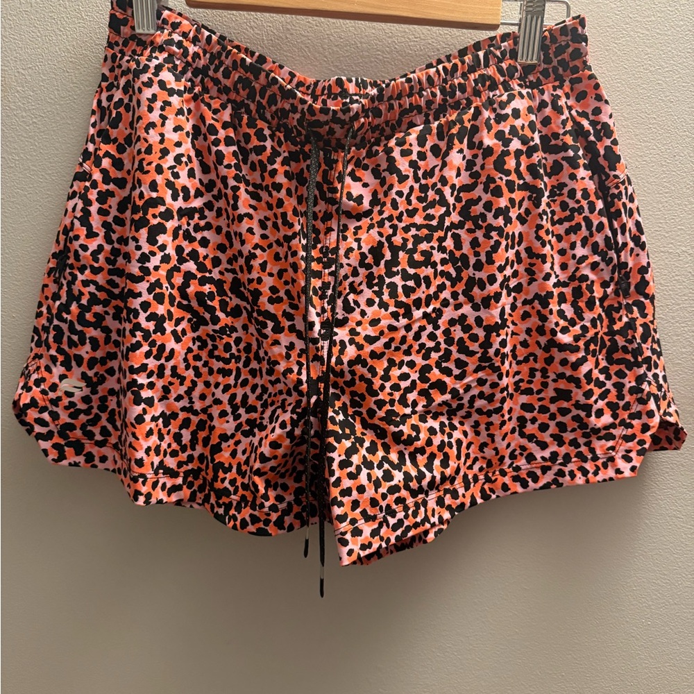 Fabletics Athletic Shorts Women’s L Pink/Orange Leopard w/ Pockets & Drawstring